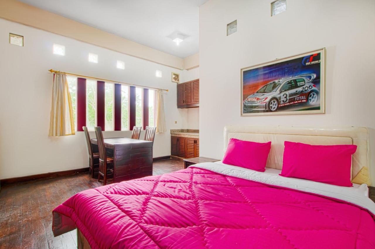 Tobana House Bintaro Hotel Jacarta Exterior foto