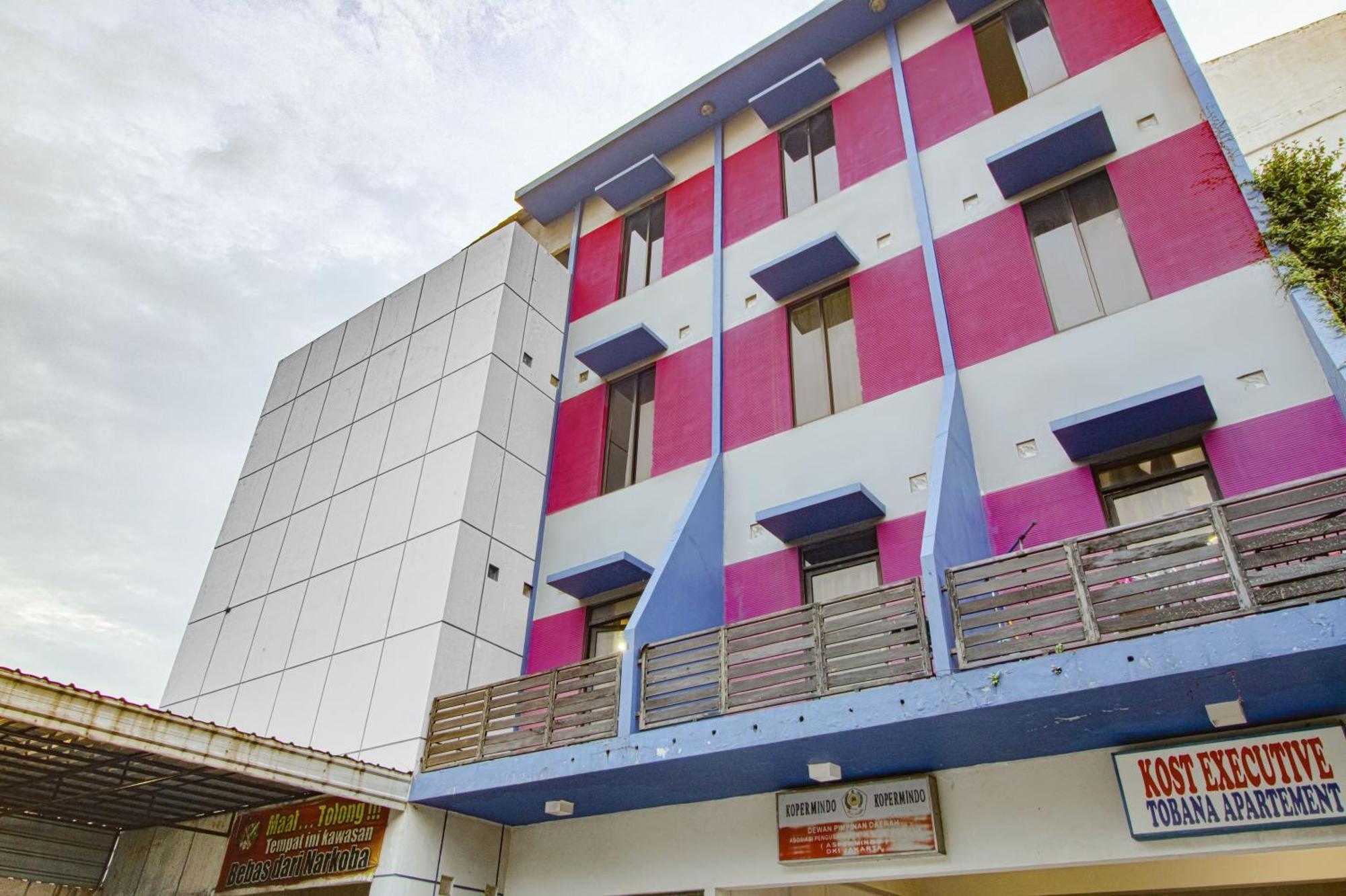 Tobana House Bintaro Hotel Jacarta Exterior foto