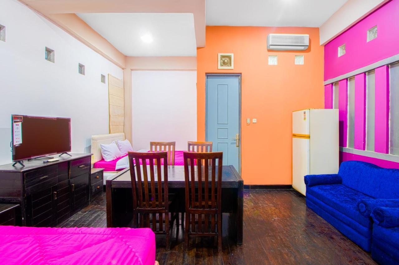 Tobana House Bintaro Hotel Jacarta Exterior foto